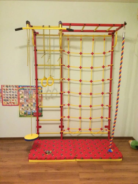 Детский спортивный комплекс ДСК "Пионер-С4С" с сетью (пристеночный) красно-желтый